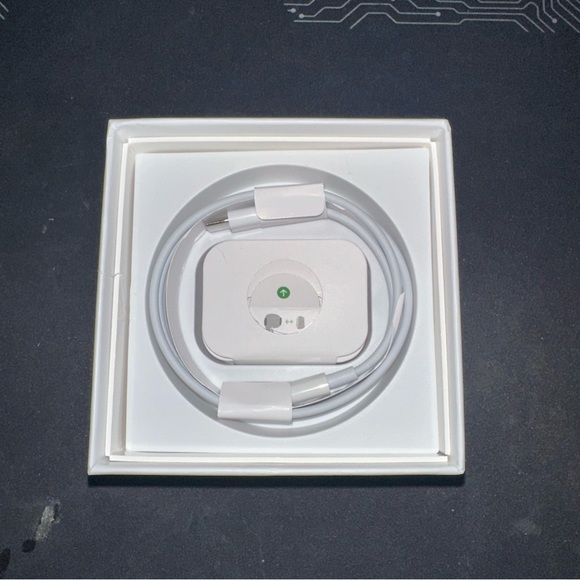 Apple Airpods Pro 2nd Gen - Picture 2 of 3